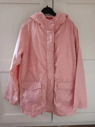 Chaqueta niña entretiemp rosa con topos doraditos.