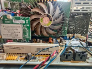 Fuente de alimentación HP para PC
Tarjeta gráfica
