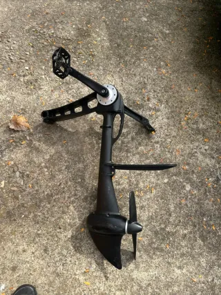 Kayak verde con pedales 