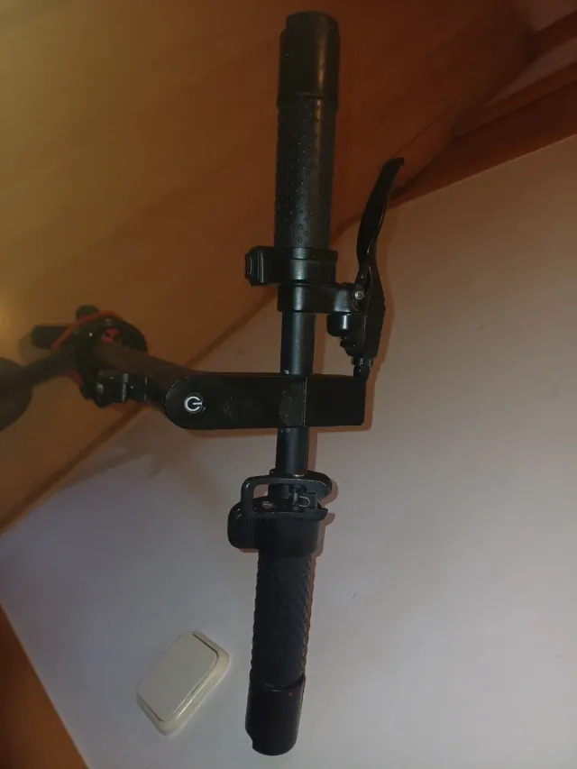 Patinete eléctrico plegable
! No acelera !