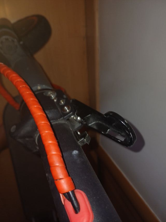 Patinete eléctrico plegable
! No acelera !