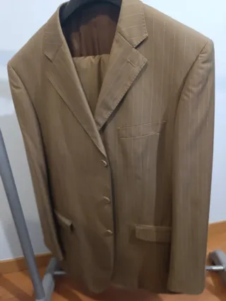 Traje de vestir beige rayas Talla 58. Sin estrenar