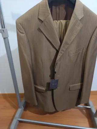 Traje de vestir beige rayas Talla 58. Sin estrenar