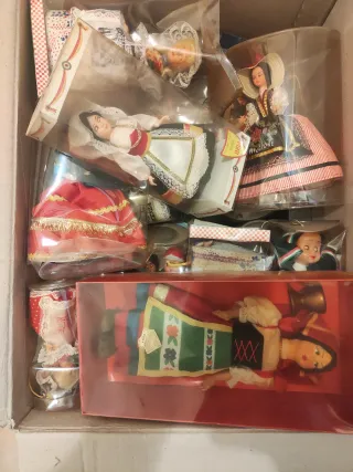 Bambole da collezione vintage, 10 euro l'una tratt