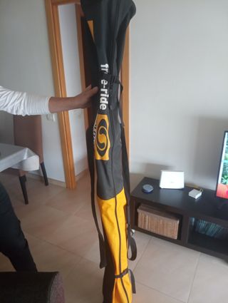 Esquís Salomon con bastones y funda