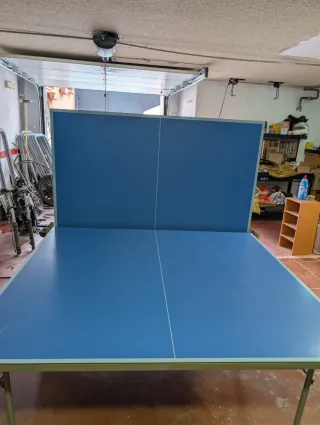 Mesa de ping pong azul. Como nueva. Guardada en ga