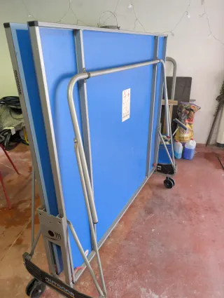 Mesa de ping pong azul. Como nueva. Guardada en ga