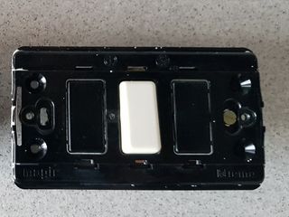 Placche elettriche in metallo (2 euro all'una)