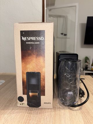 Cafetera Nespresso Krups Essenza Mini