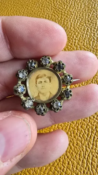 Spilla antica portafoto vittoriana
