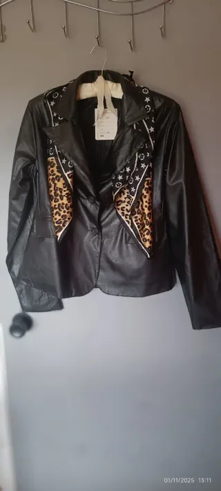 Cazadora polipiel negra 