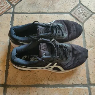 Zapatillas Asics Hombre Negras y Blancas