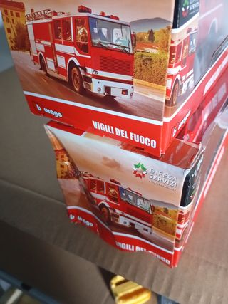 Box danneggiato 30€ x 2 Burago 1:24