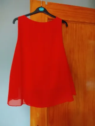 Camisa roja sin mangas , tela de gasa