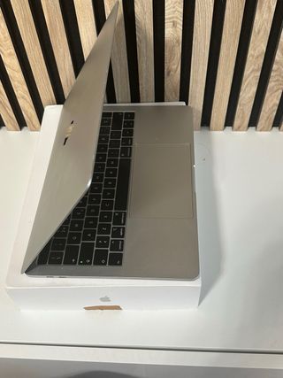 MacBook Pro 13 2020 i5 8GB 128GB SSD Plata