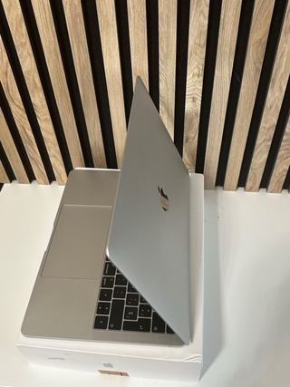 MacBook Pro 13 2020 i5 8GB 128GB SSD Plata