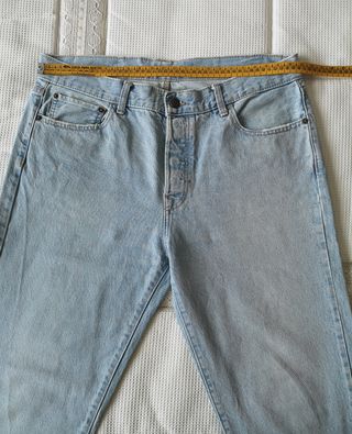 Vaqueros Zara chico. Con medidas. 