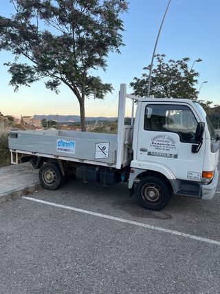 Camión Nissan Cabstar