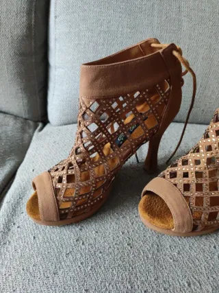 Zapatos de baile latino marrones