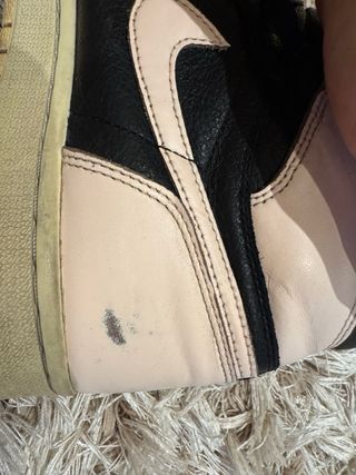 Jordan 1 Retro High Nero Rosa