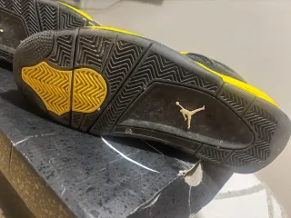 Scarpe Jordan nere e gialle