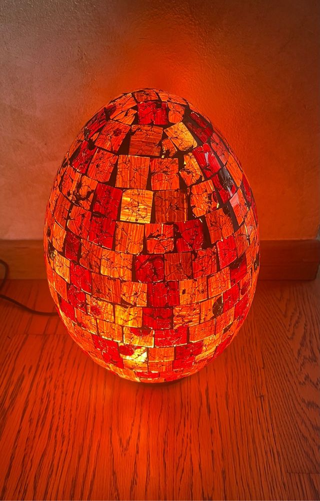 Lampada a mosaico in vetro e plastica