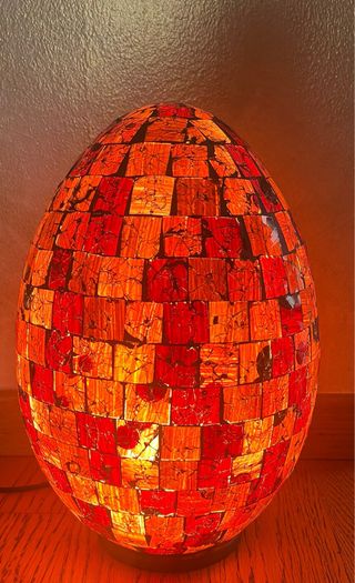Lampada a mosaico in vetro e plastica