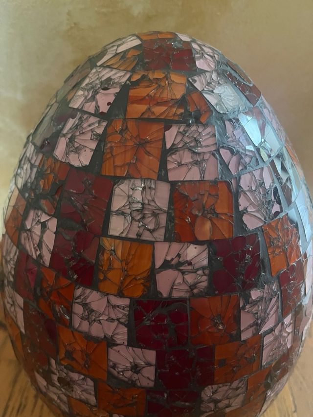 Lampada a mosaico in vetro e plastica