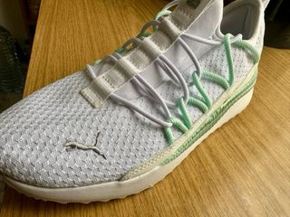 Zapatillas Puma Blancas y Verdes