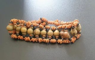 Pulsera de cuentas de madera y naranja