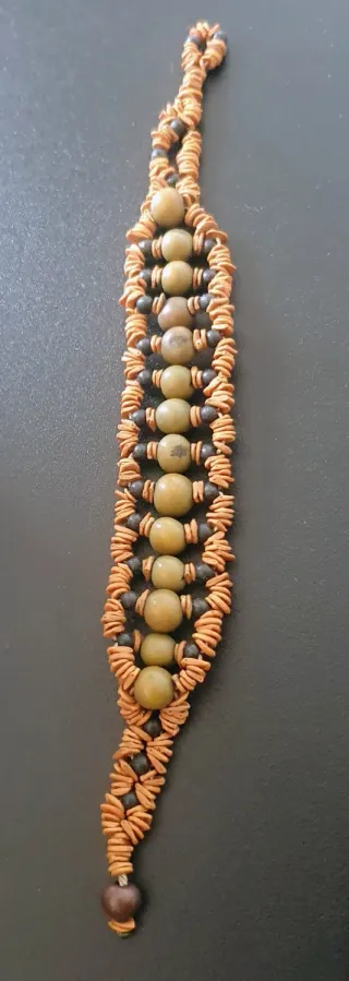 Pulsera de cuentas de madera y naranja