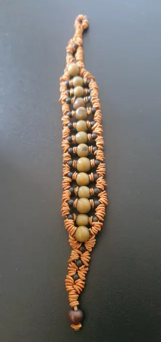 Pulsera de cuentas de madera y naranja