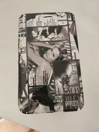 Cartera no es de marca
 Estampada
Nueva
