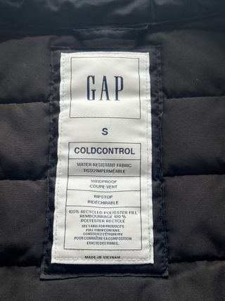 Chaqueta de plumas negra