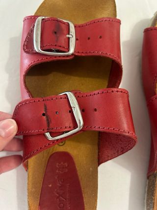 Sandalias piel hebillas rojas T. 41