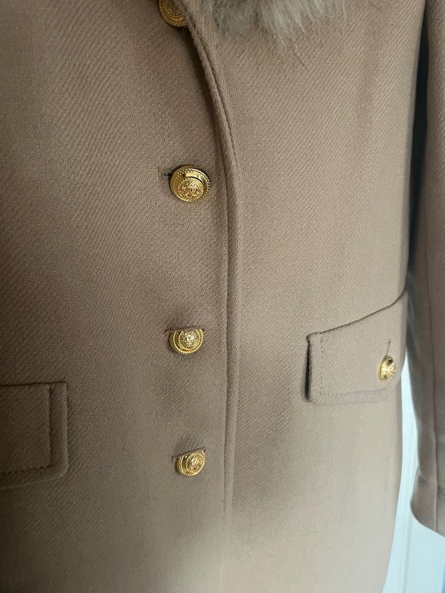 Abrigo Zara Beige Mujer con Cuello Pelo