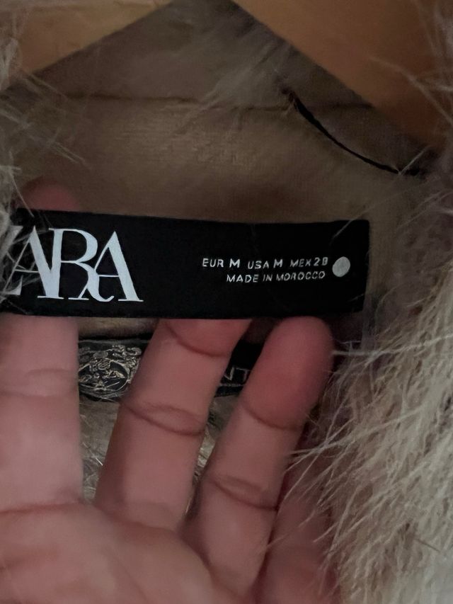 Abrigo Zara Beige Mujer con Cuello Pelo