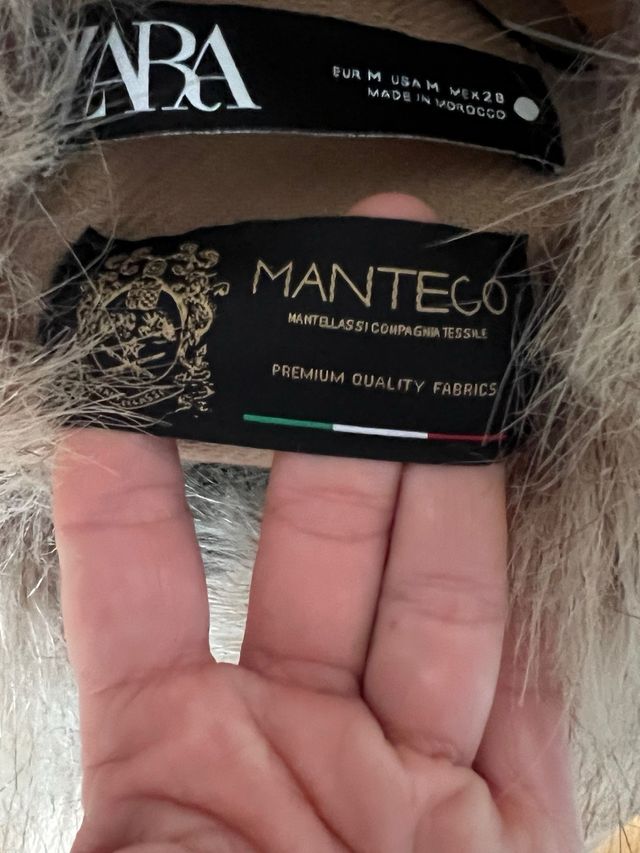 Abrigo Zara Beige Mujer con Cuello Pelo