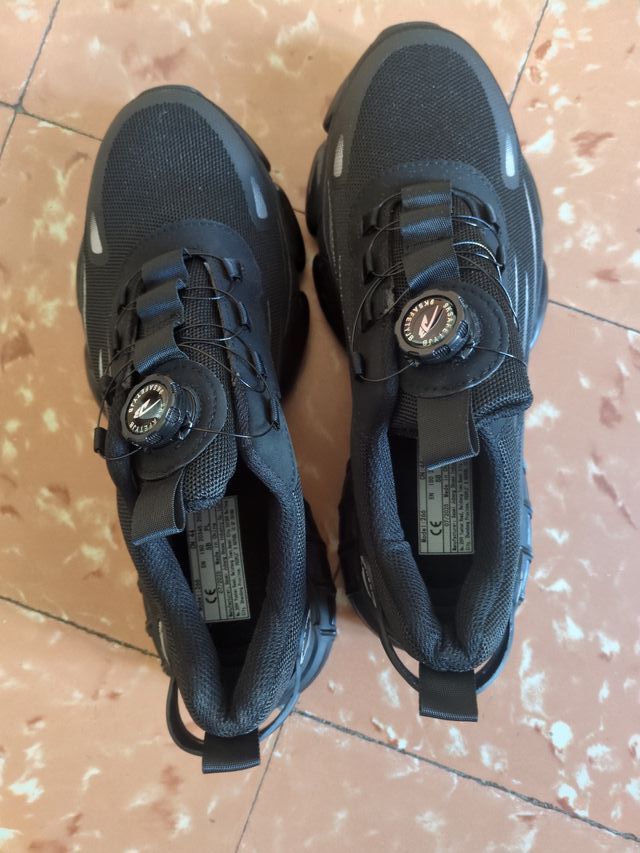 Zapatillas negras de trabajo