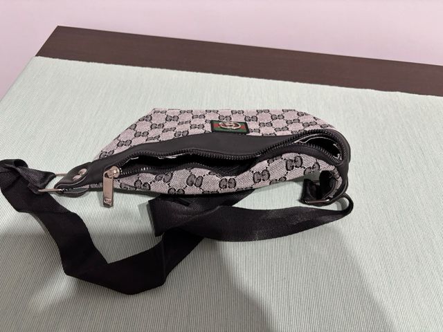 Riñonera Gucci GG Supreme Negra Gris