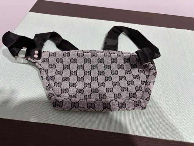 Riñonera Gucci GG Supreme Negra Gris