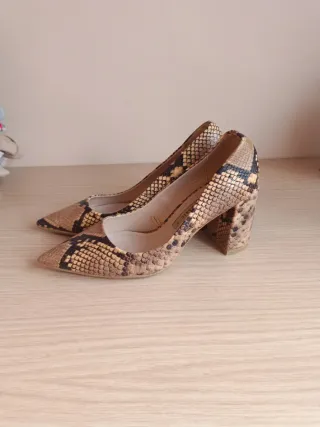 Zapatos Zara tacón estampado serpiente