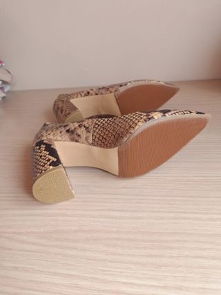 Zapatos Zara tacón estampado serpiente