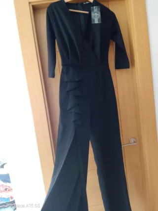 Mono negro elegante sin estrenar