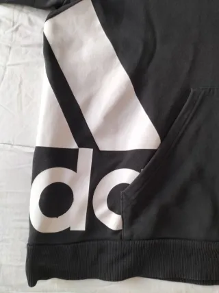 Sudadera Adidas con capucha y bolsillos