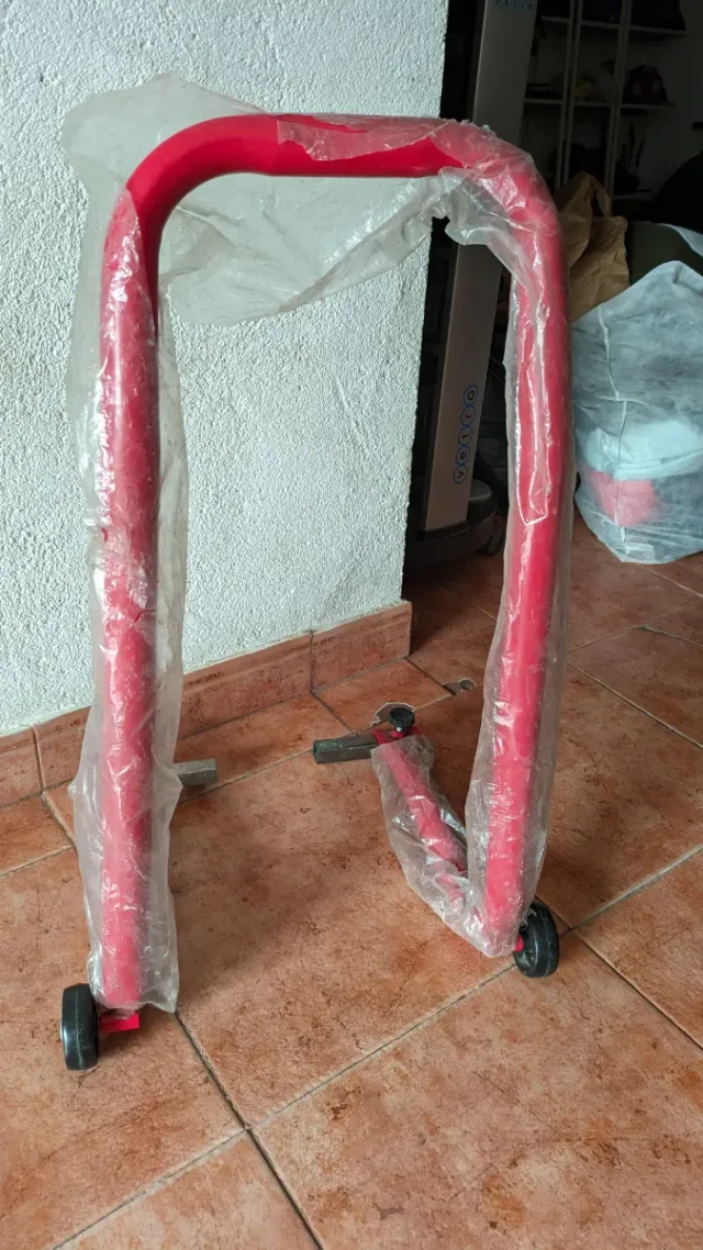 Caballete moto rojo