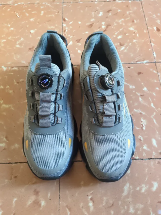 Zapatillas de trabajo grises y amarillas