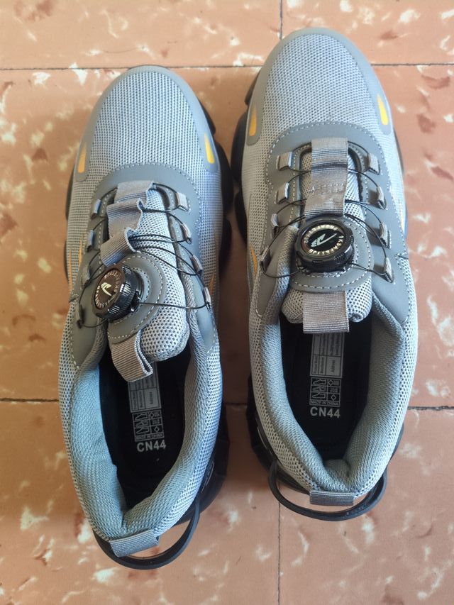 Zapatillas de trabajo grises y amarillas
