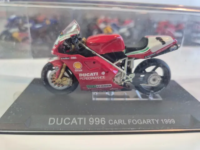 Miniatura Moto Ducati 996 Carl Fogarty 1999