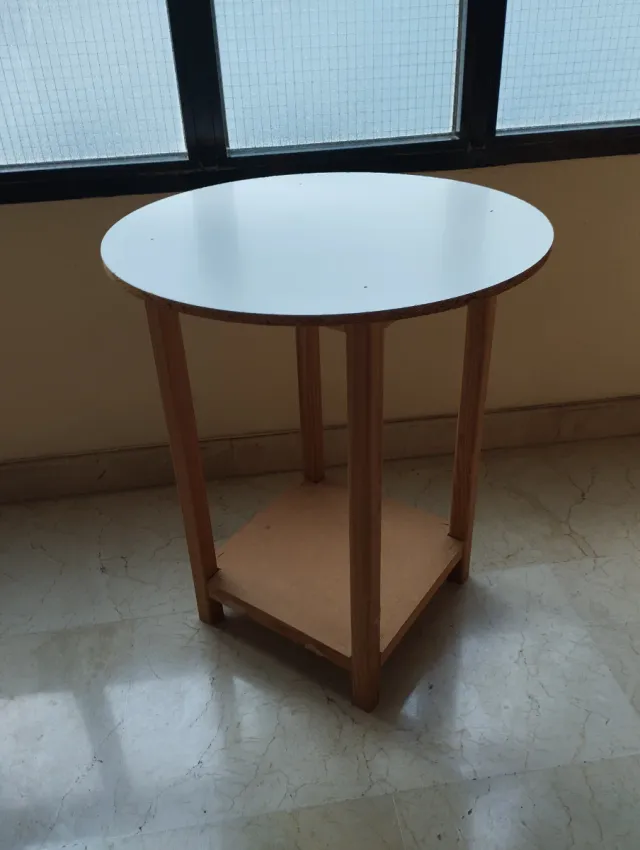 Mesita redonda madera pequeña